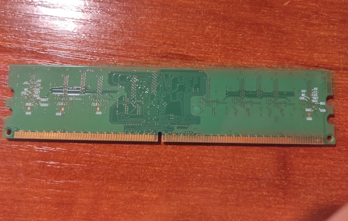 Дві плажки DDR2 на 512 MB