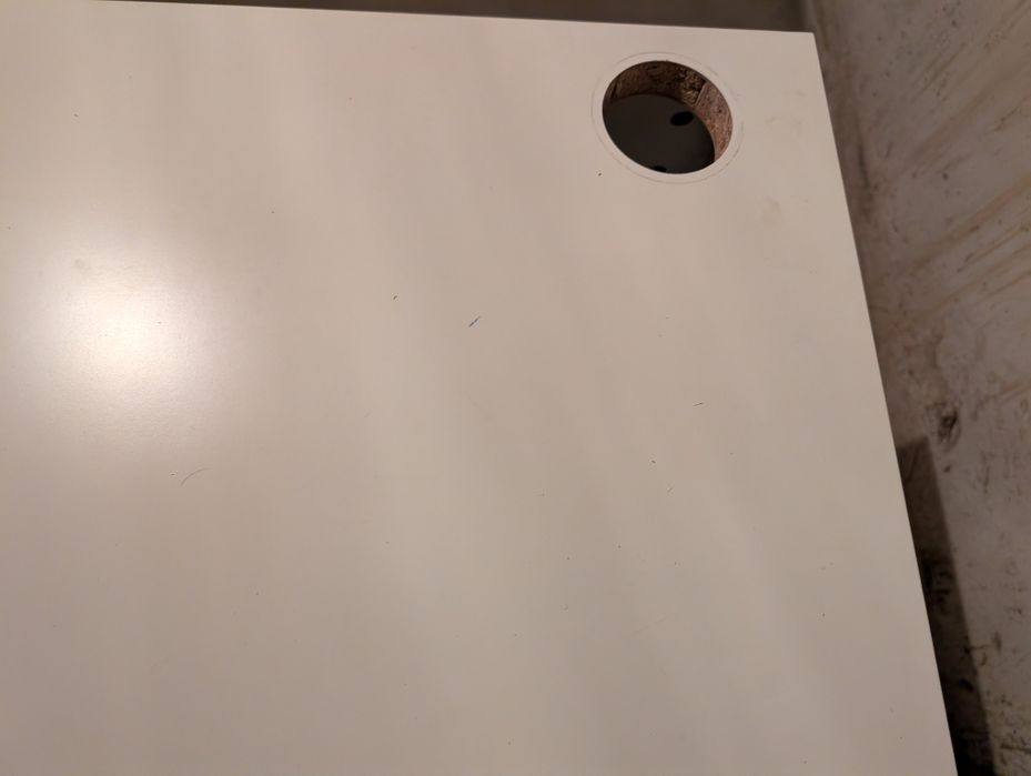 Biurko IKEA Micky w kolorze białym, o wymiarach 73x50x75 cm