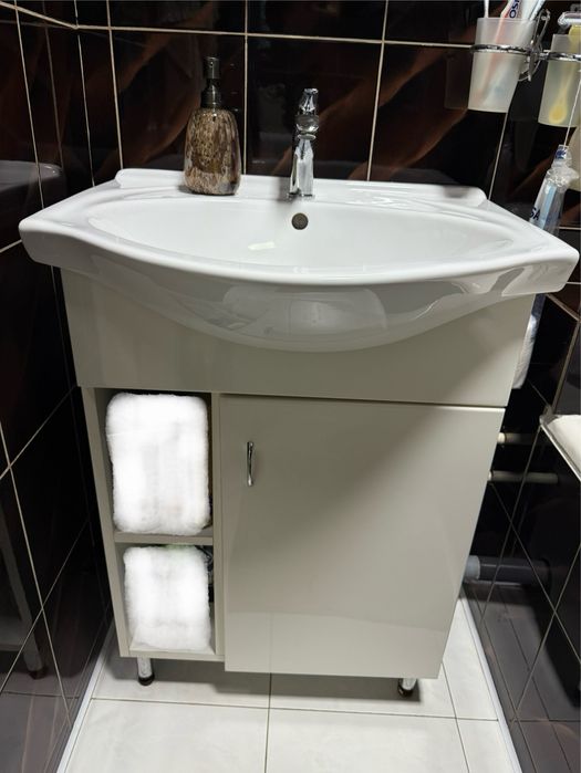 Раковина з тумбою