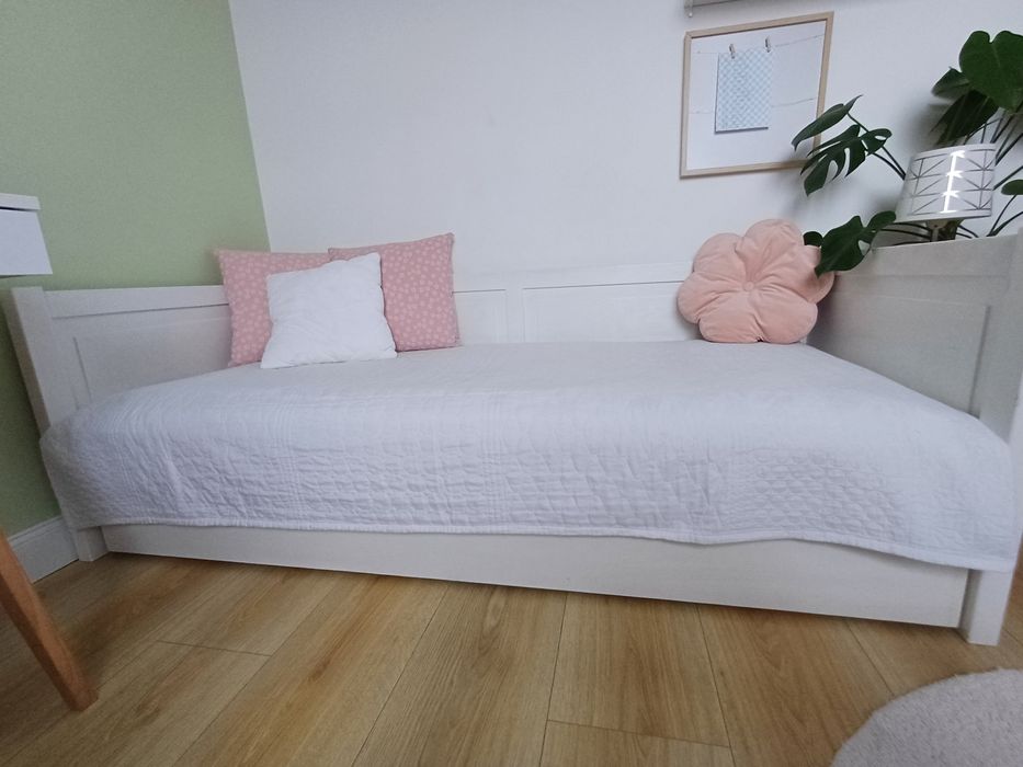Drewniane, białe łóżko ze stelażem i materacem dla dziecka 180×80