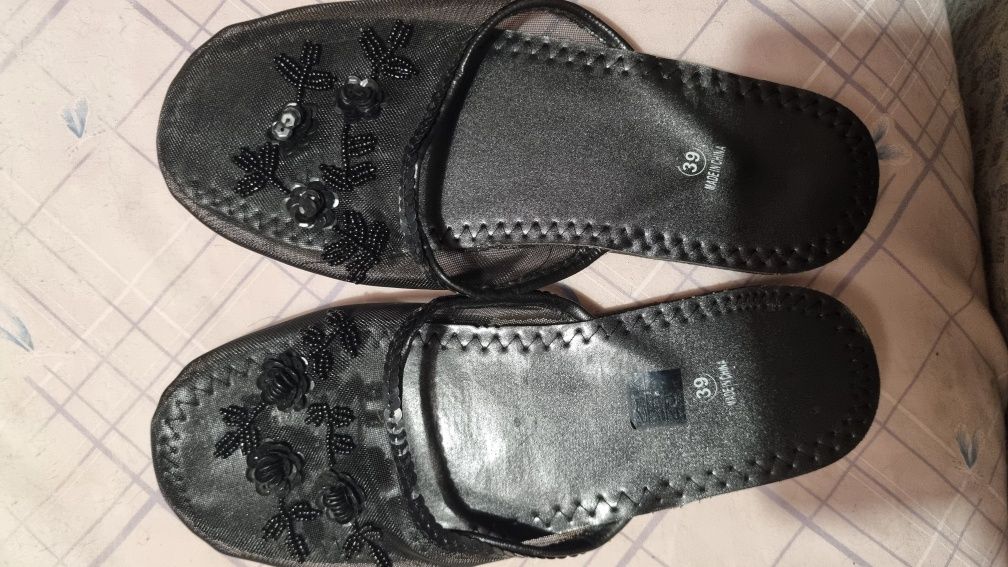 2 pares de Mules com brilhantes n 39
