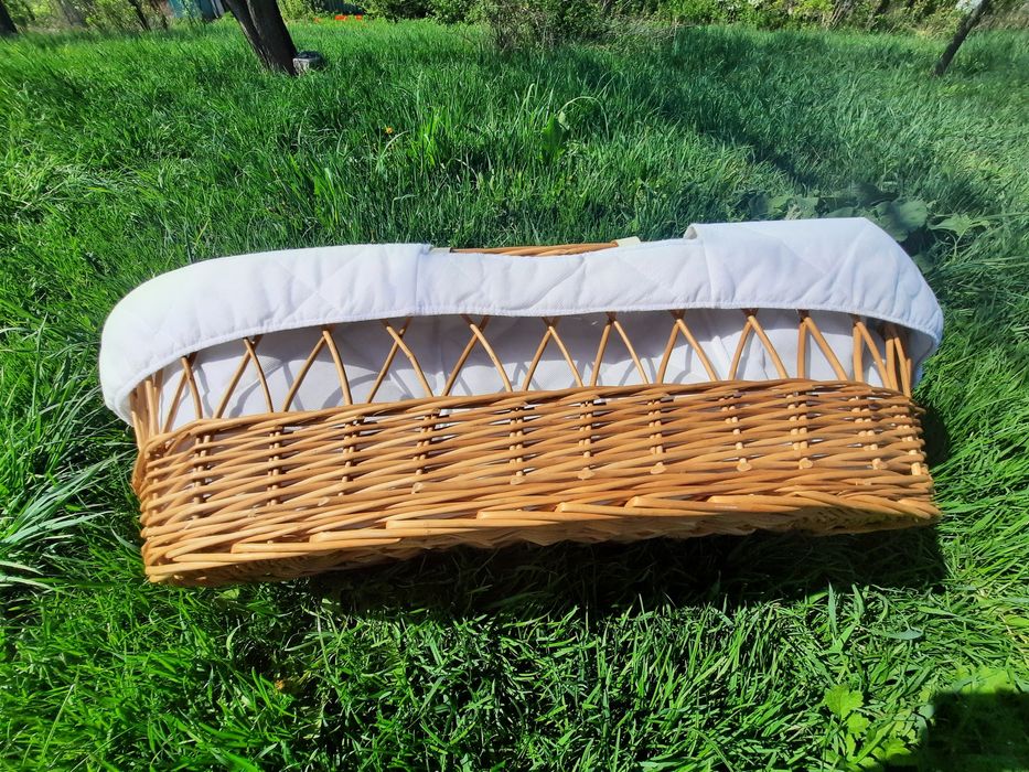 Плетене ліжечко для немовлят