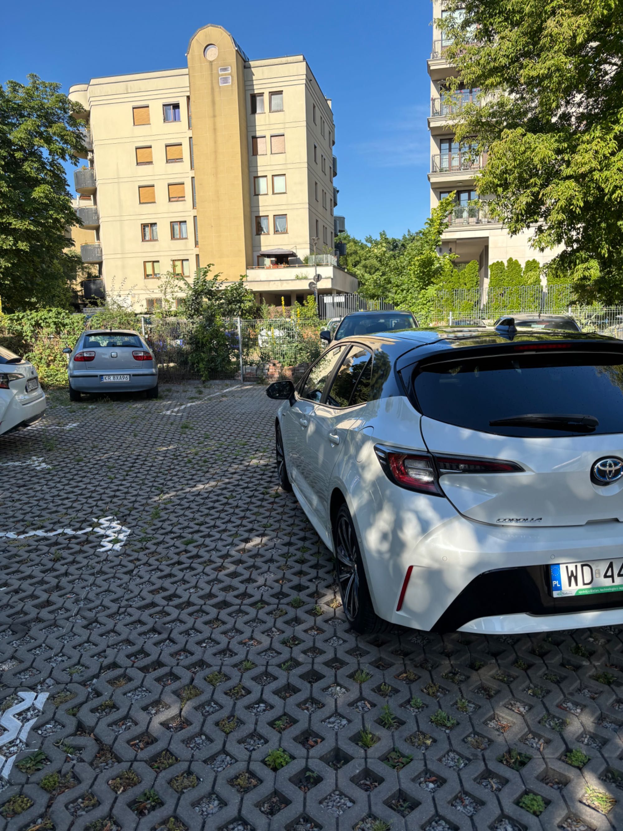 Toyota Corolla 1.8 Hybryda salon Polska serwis