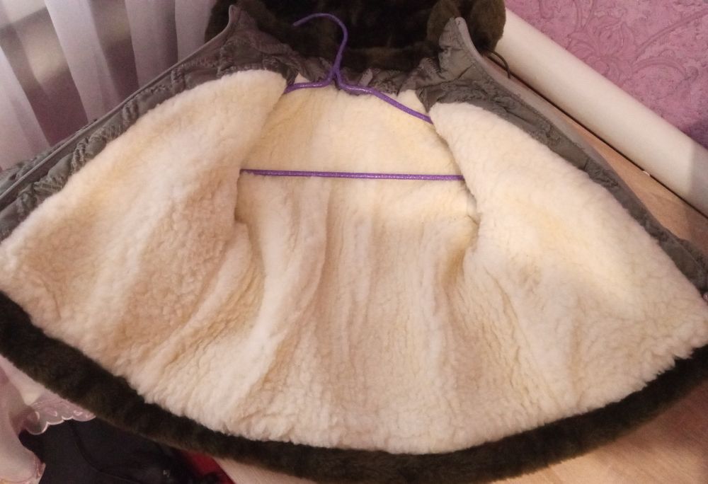 Зимова куртка для дівчинки на овчині