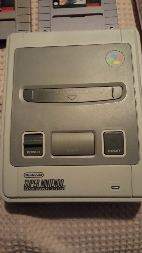 Konsola snes komplet plus 2 gry action replay 2 super stan.