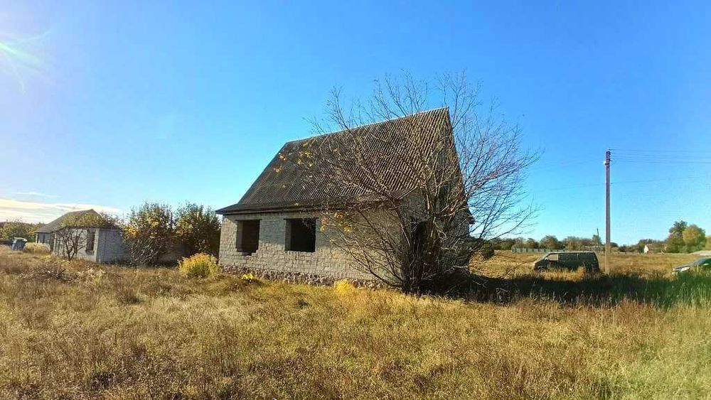 Продам коробку та 16сот.землі в с.Зурівка.Тихе місце.Від Києва 47км.