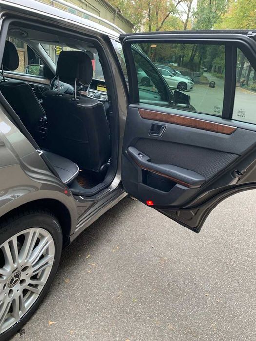 Mercedes Benz E350 повний привід 2011 рік