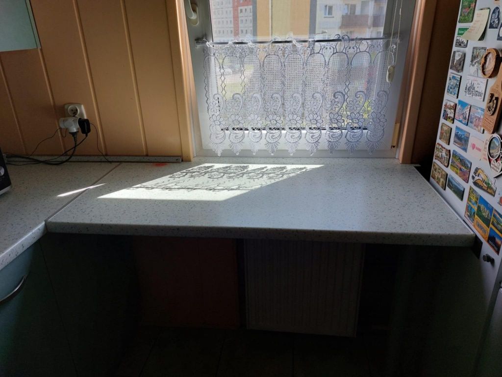Zestaw mebli kuchennych stonowana zieleń