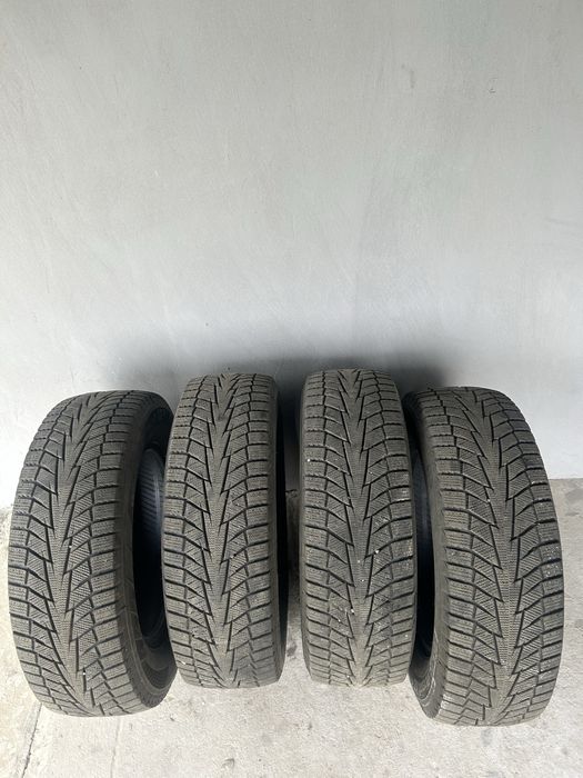 Резина  Hankook 215 65 R16 зимова