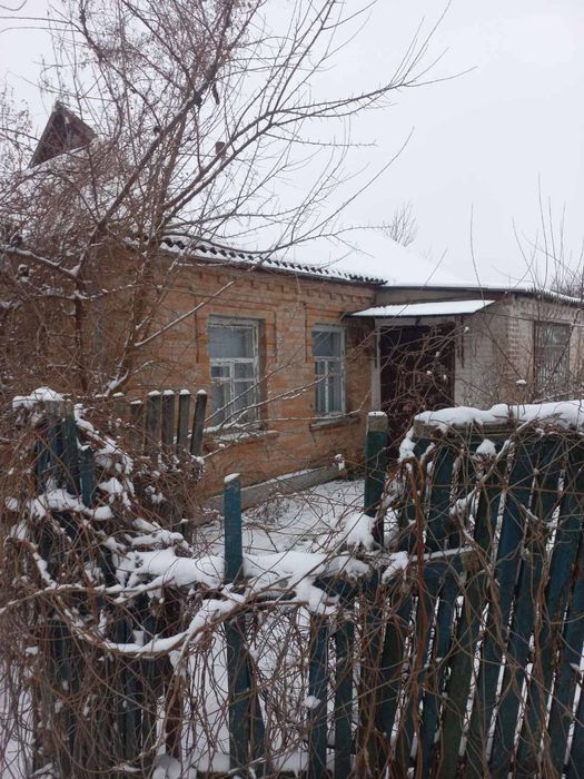 продам будинок у зручному місці,недорого