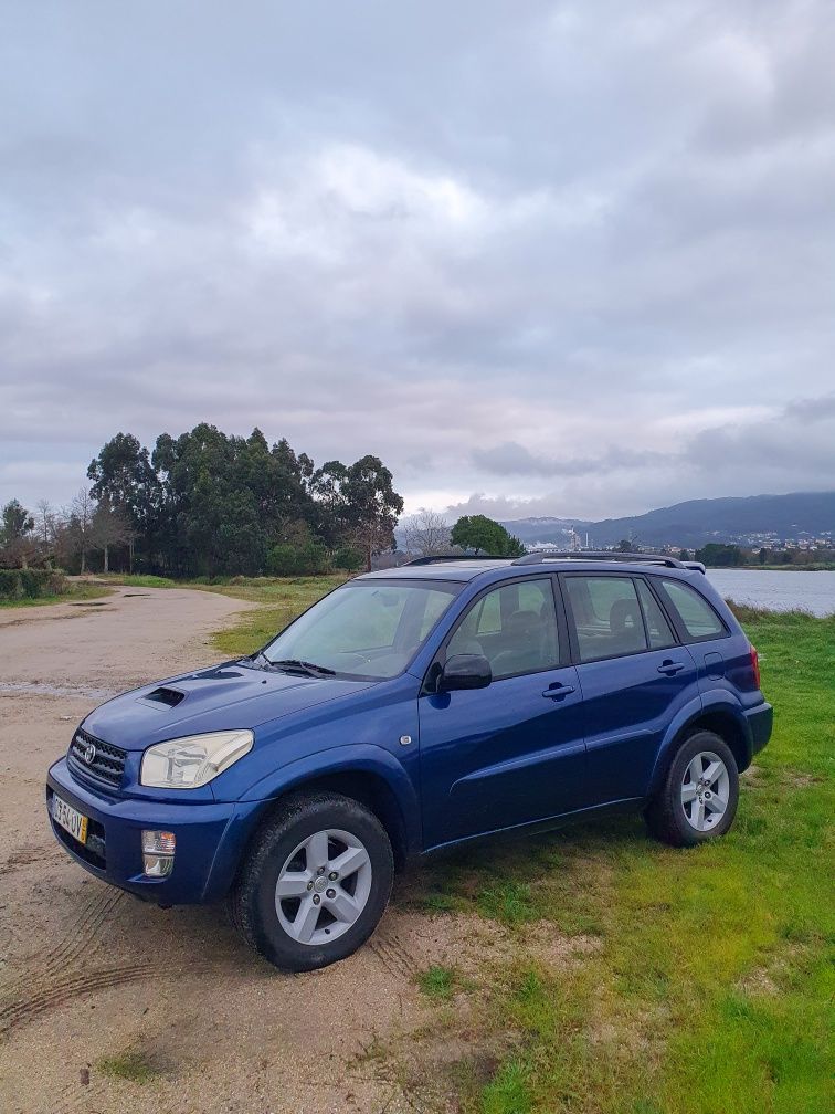 Toyota RAV4 2.0 D4D 4X4 - Excelente estado