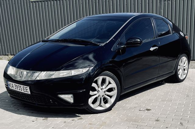 Honda Civic 8 5D 1.8 MT Без торгу