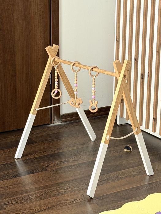 Baby Gym stojak edukacyjny dla dziecka