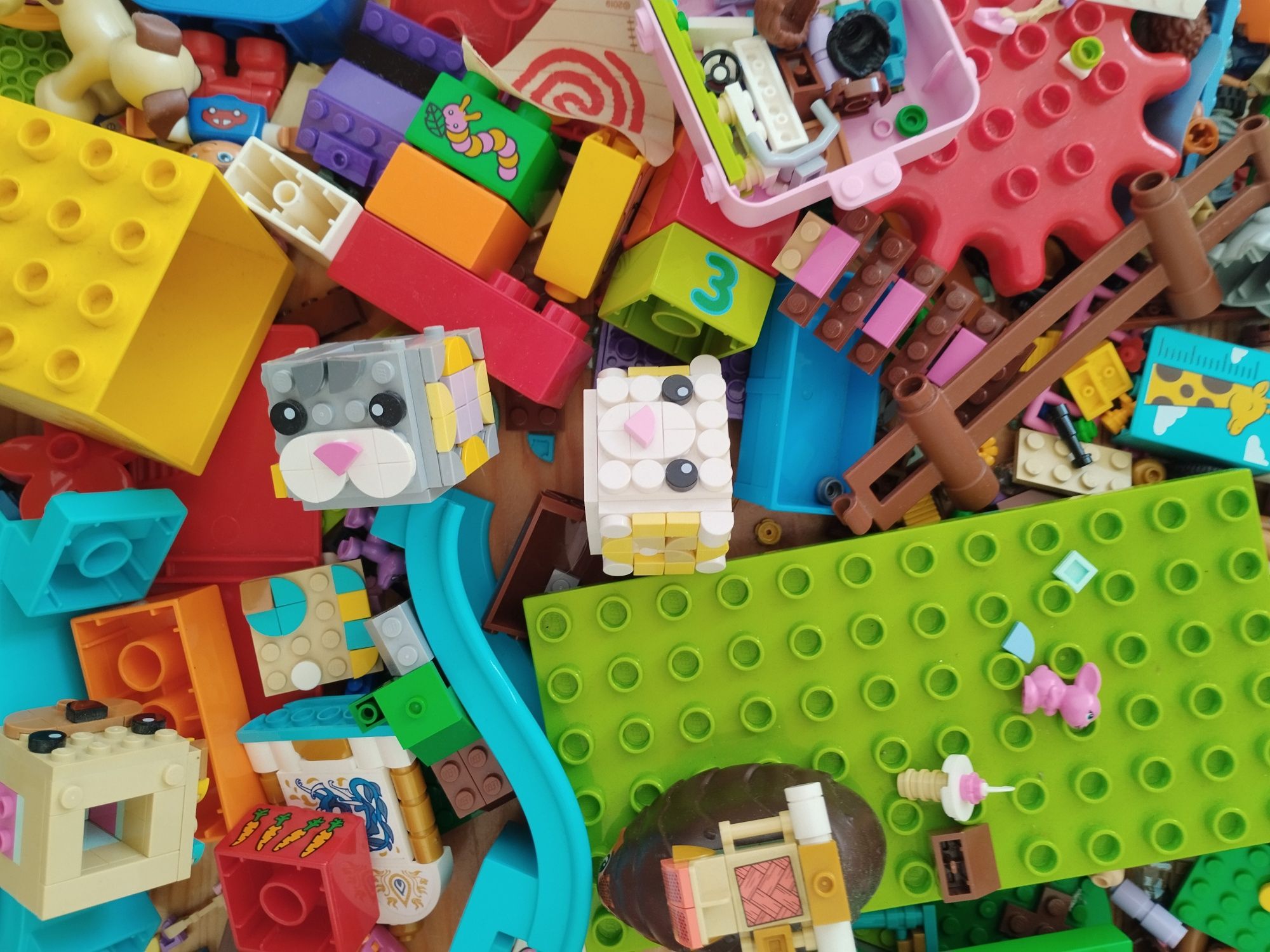 várias caixas de LEGO, LEGO Disney, LEGO Friends, LEGO Duplo