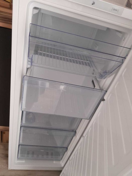 ПРОДАМ Морозильну камеру BEKO RFNM200E20W