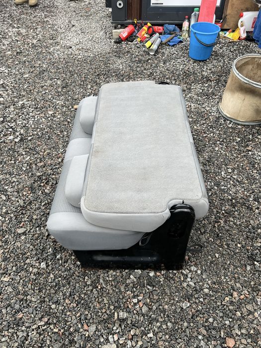 Продам крайній ряд сидінь Фольцваген Кадді