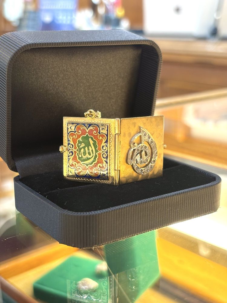 Złota 18 karatowa zawieszka z brylantami Koran