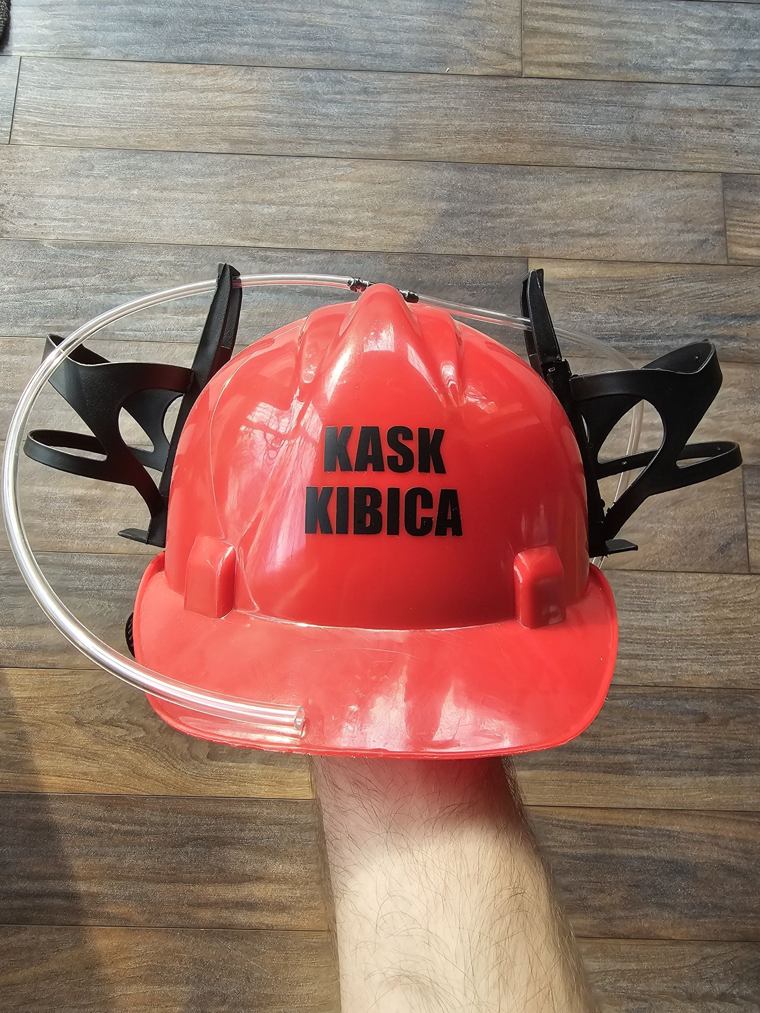 Kask kibica beerhat czapka z uchwytami na napoje