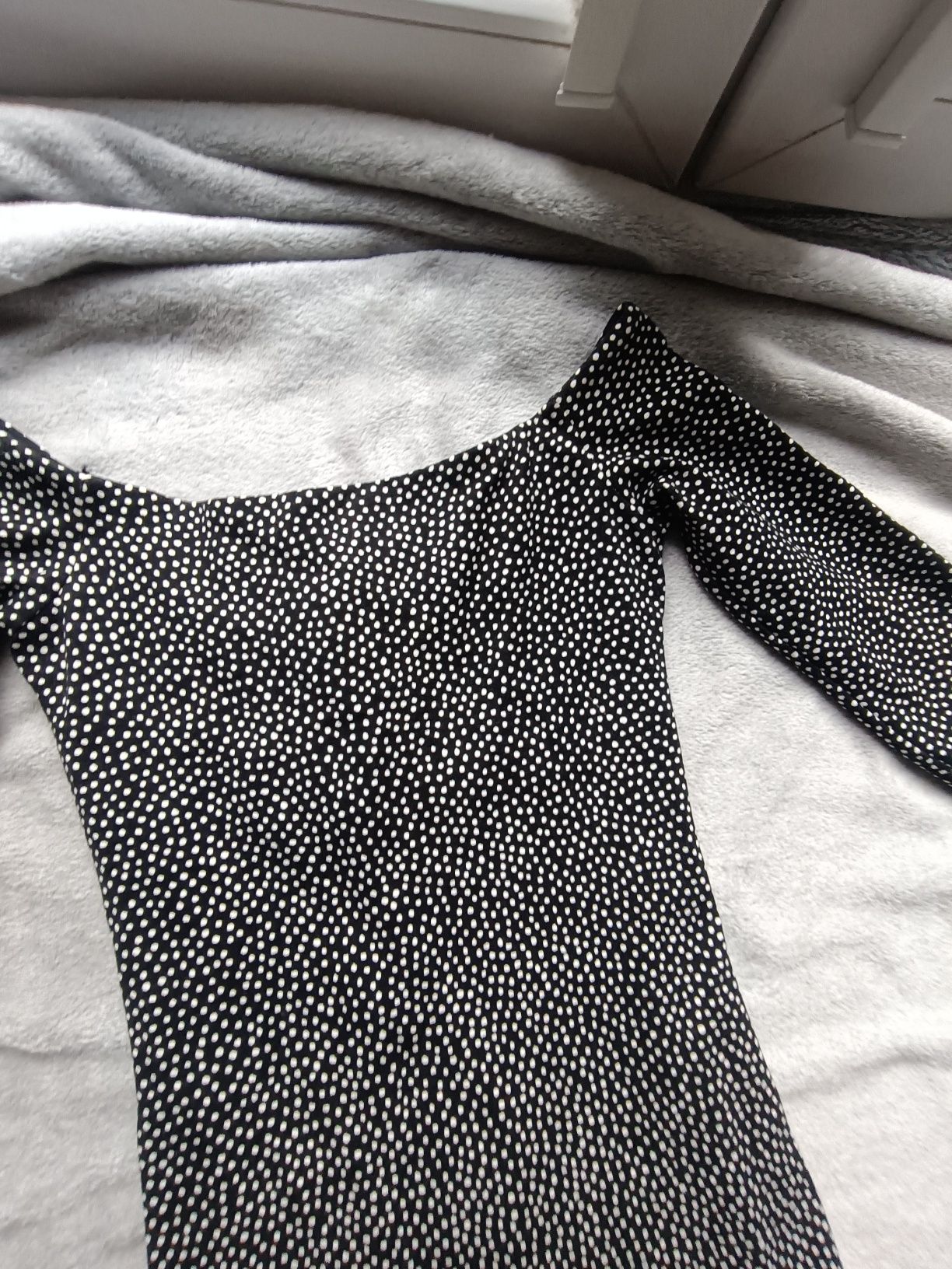 Sukienka midi obcisła Zara xs czarna w kropki, groszki