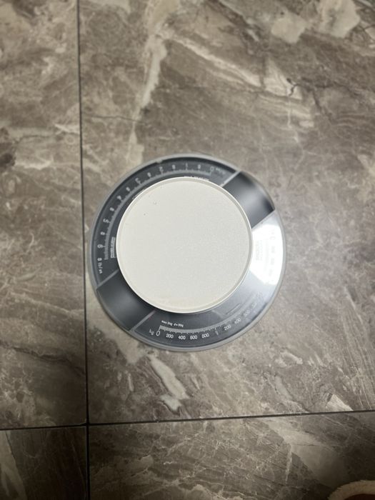 Кухоні ваги на три кг.
