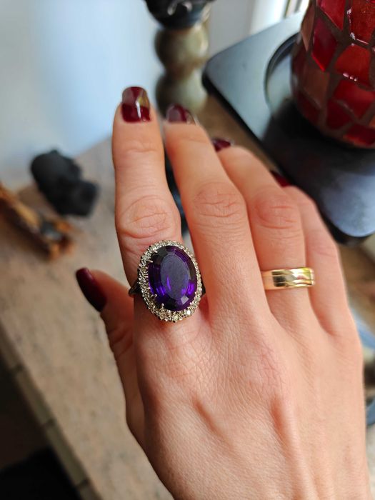 Złoty pierścionek z ametystem i naturalnymi diamentami brylantami
