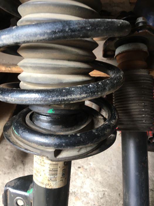 Продам передні амортизатори стійки бмв х5