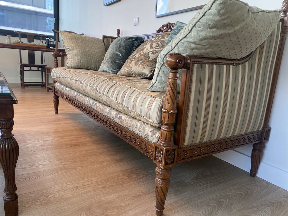 Cadeirão com mesa de centro