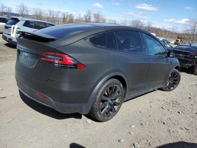 Tesla Model X 2020 року