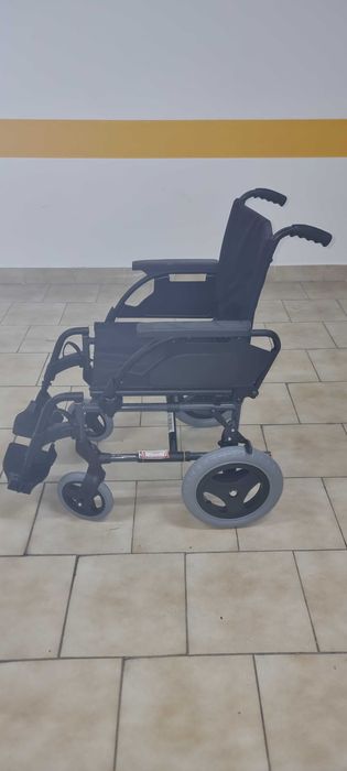 Cadeira de Rodas Breezy Premium
