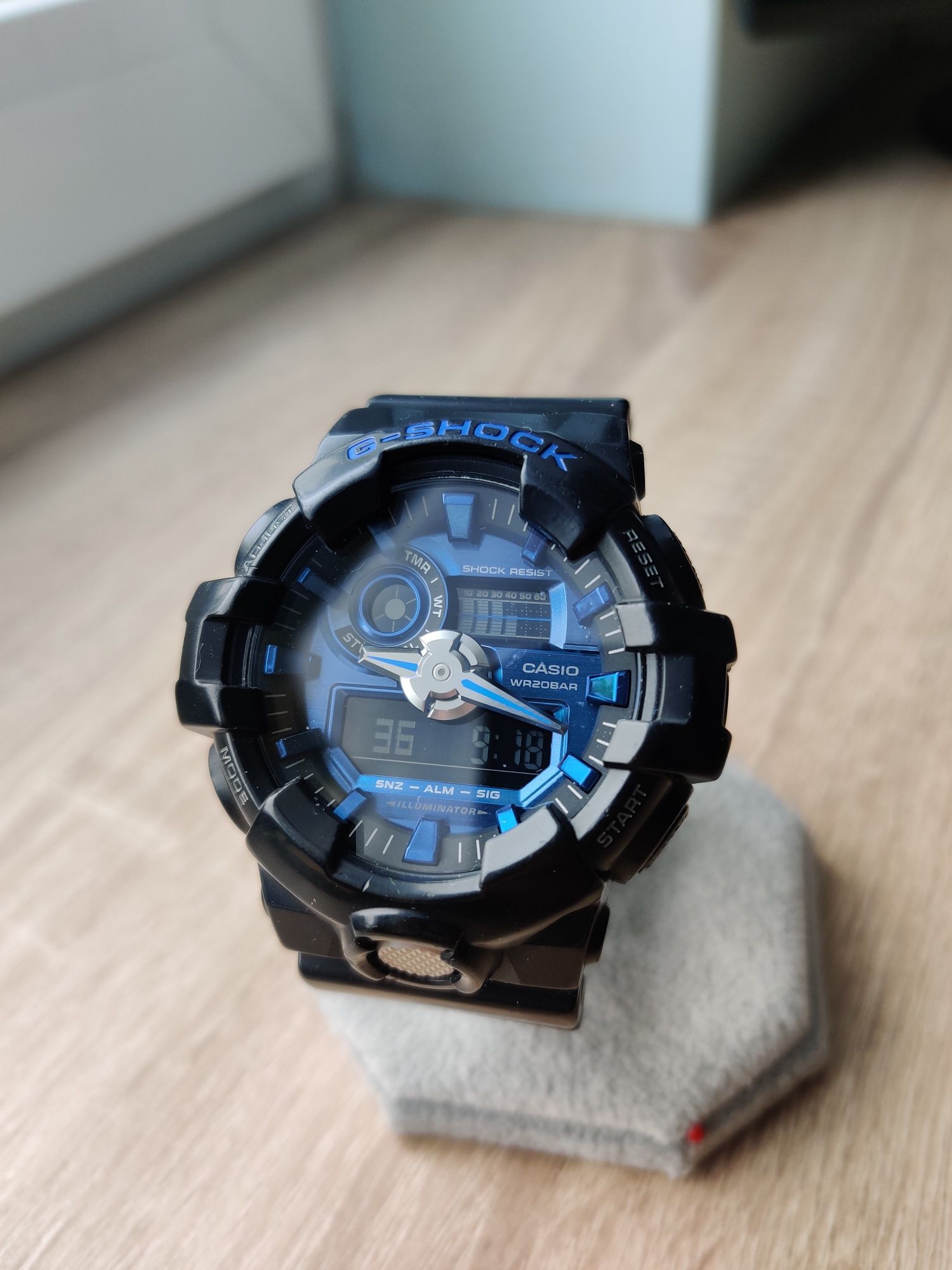 Casio G-Shock GA-710-1a2er GA-700 komplet z polską instrukcja