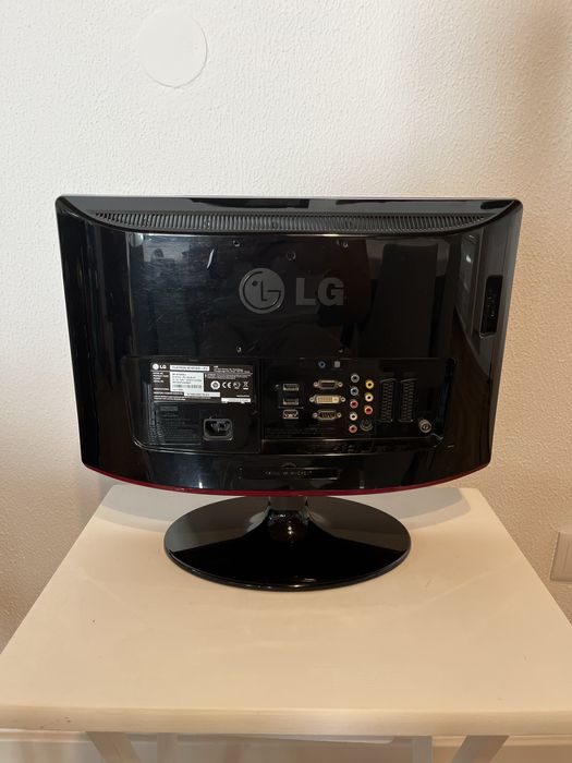 Televisao pequena LG em bom estado