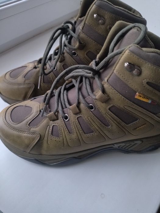 Чоловіче трекінгове взуття