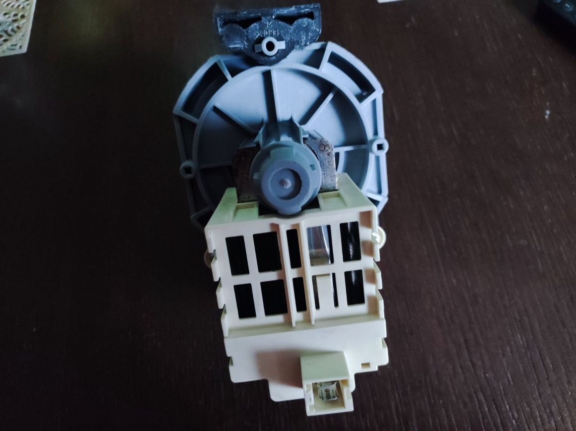 Насос(помпа) б/у циркуляційний на Ariston Indesit Askoll M311 Rc0268