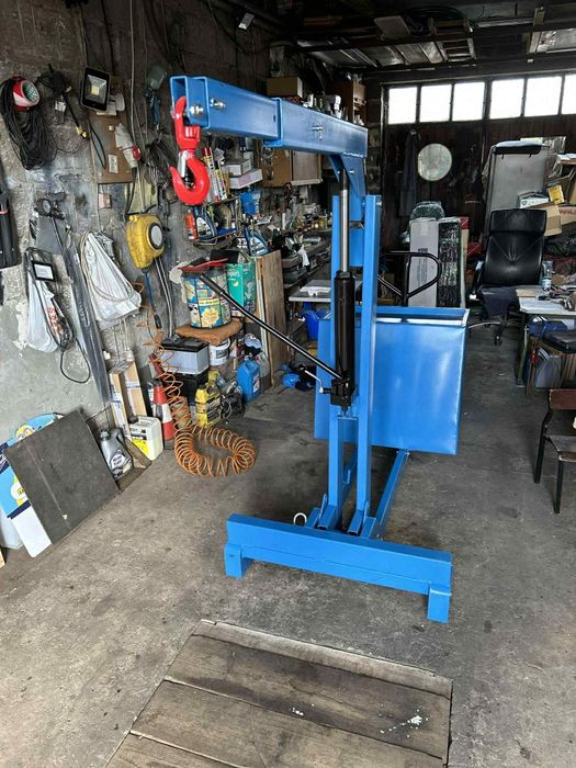 Sprzedam lub zamienię Żuraw Hydrauliczny Ręczny z przeciwwagą ZHR550PW