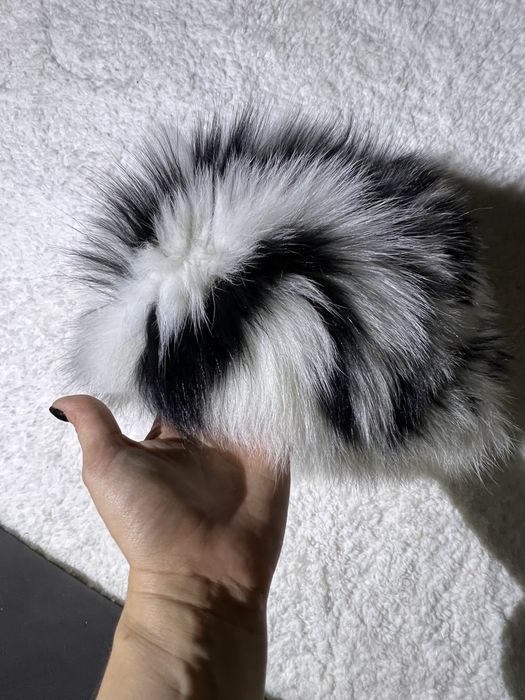 Стильна хутряна шапка