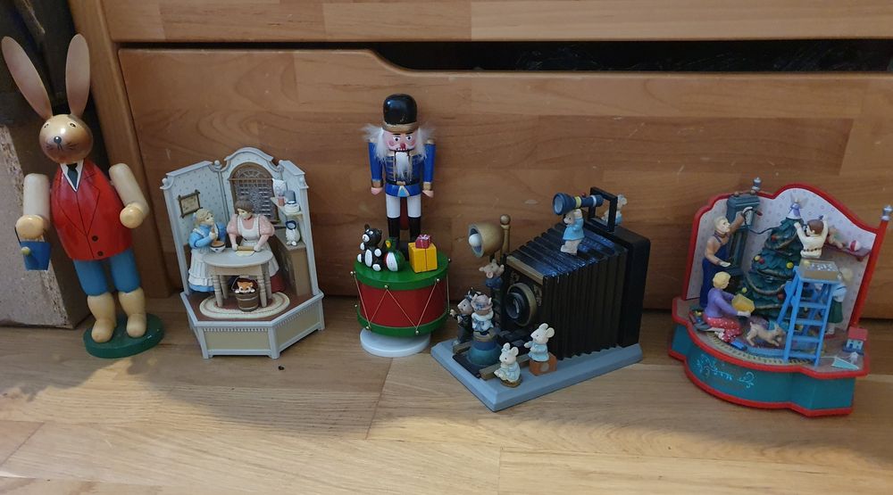 Музыкальные  ,деревянные   и керамические игрушки  ,шкатулки