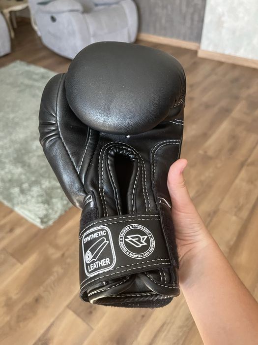 профессиональные боксерские перчатки для женщин и мужчин
