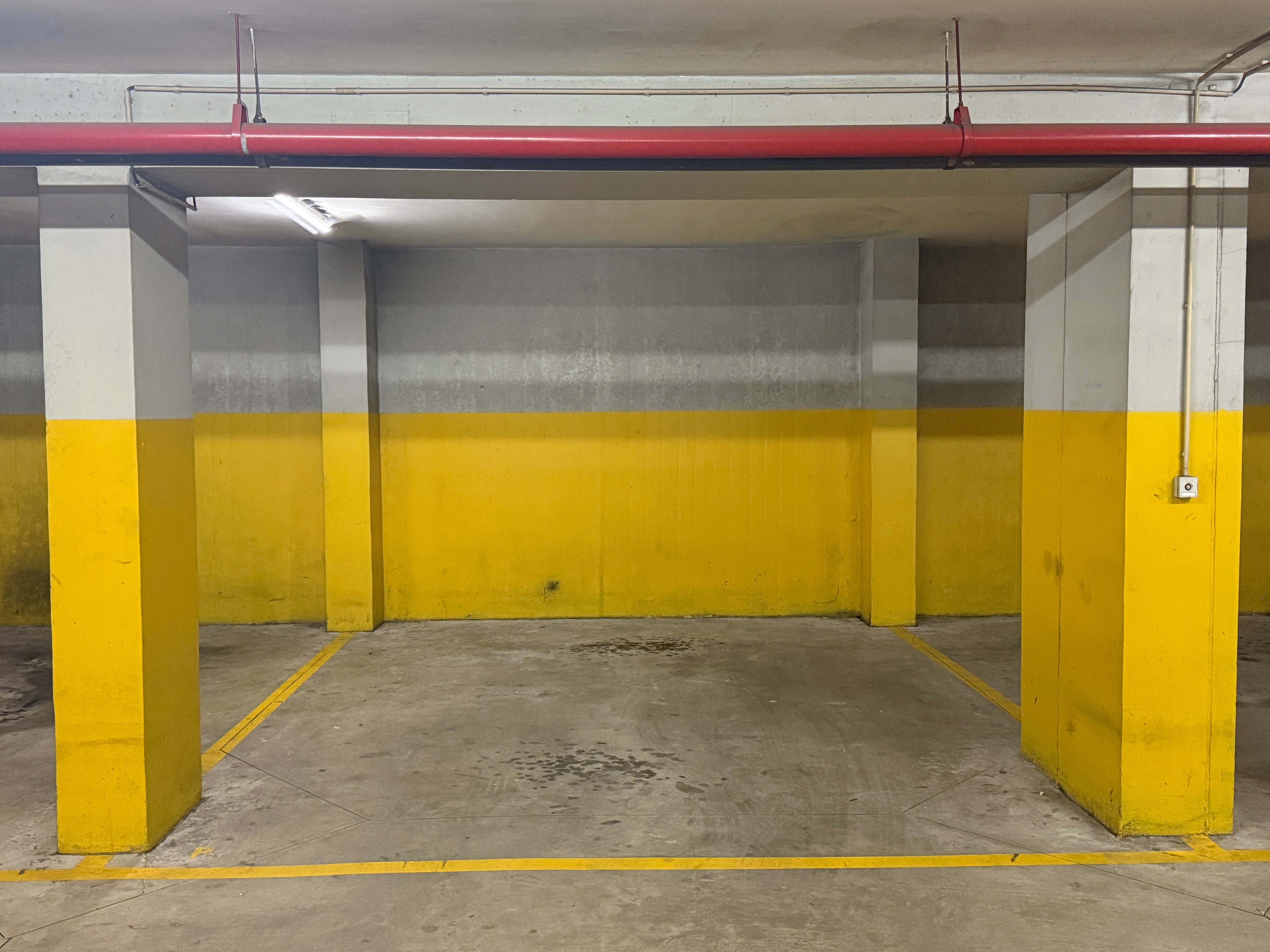 Garagem coberta, aberta com 18m2 em Leça Da Palmeira
