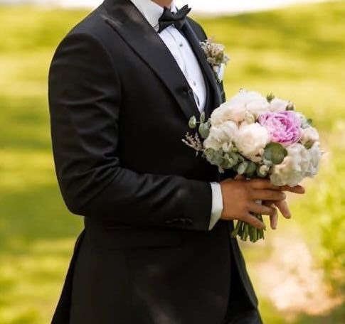 Garnitur ślubny czarny smoking Pako Lorente