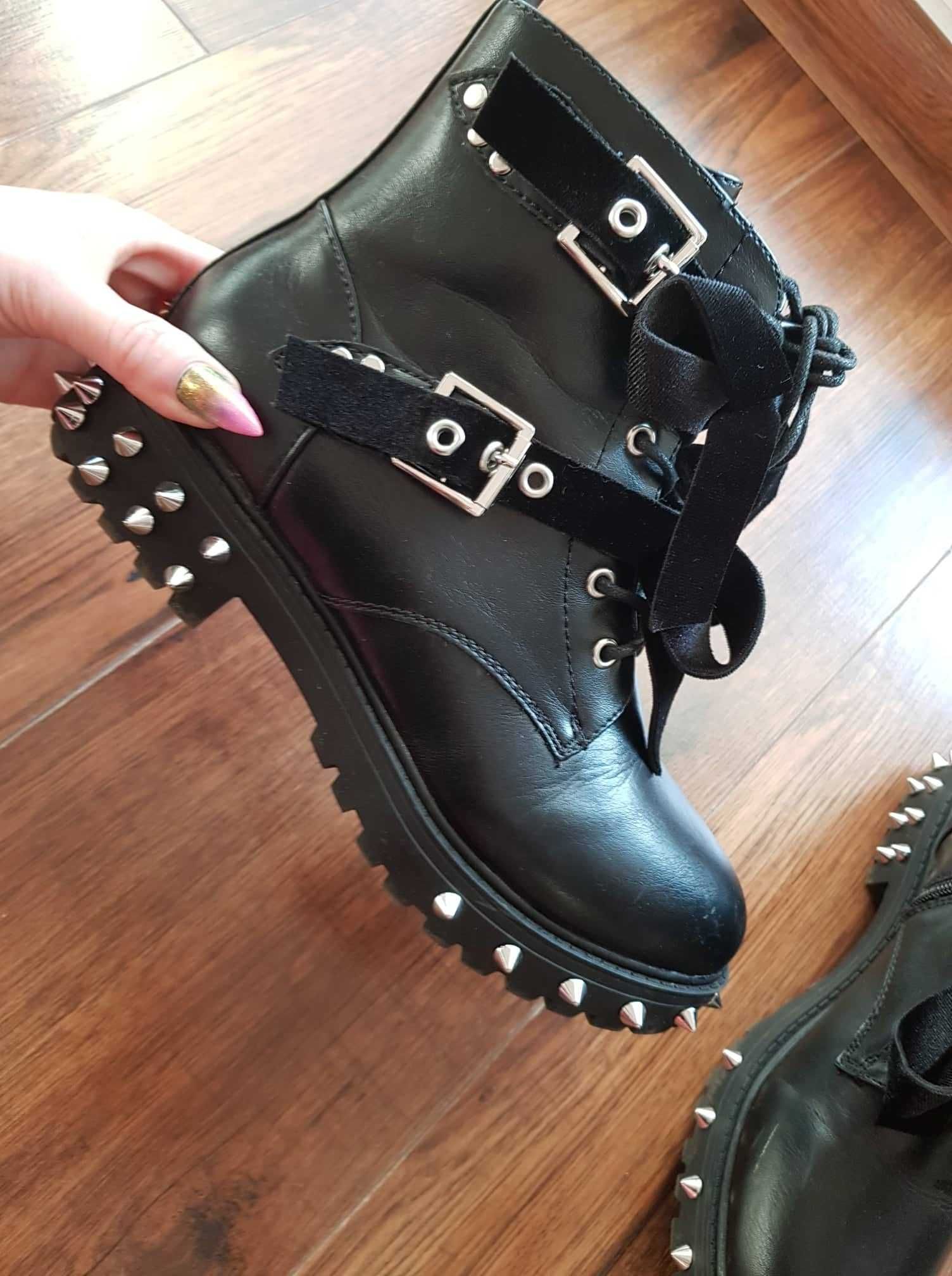 Buty DeeZee z ćwiekami, botki