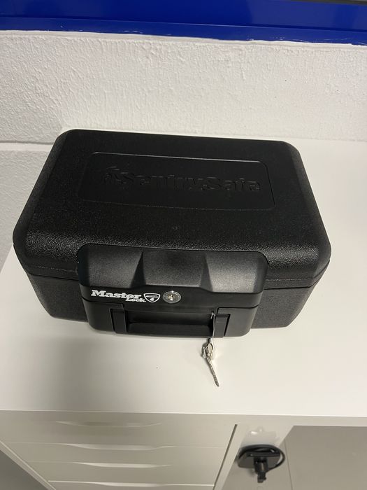 Mala cofre com 2 chaves SEM USO