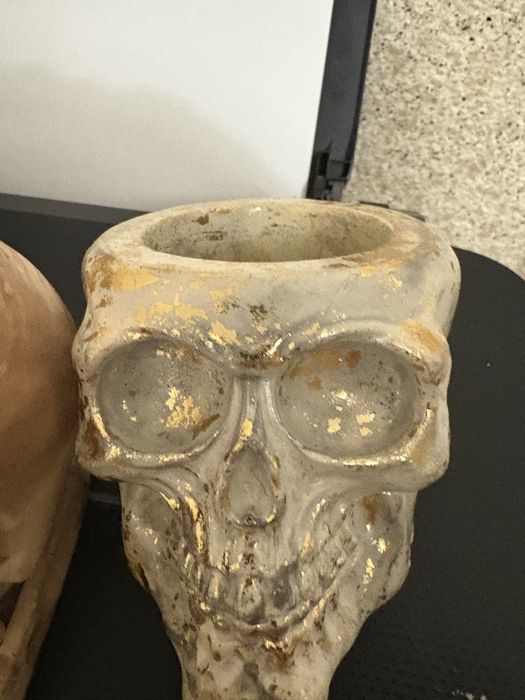 Кашпо з гіпсу у блт якому стилі