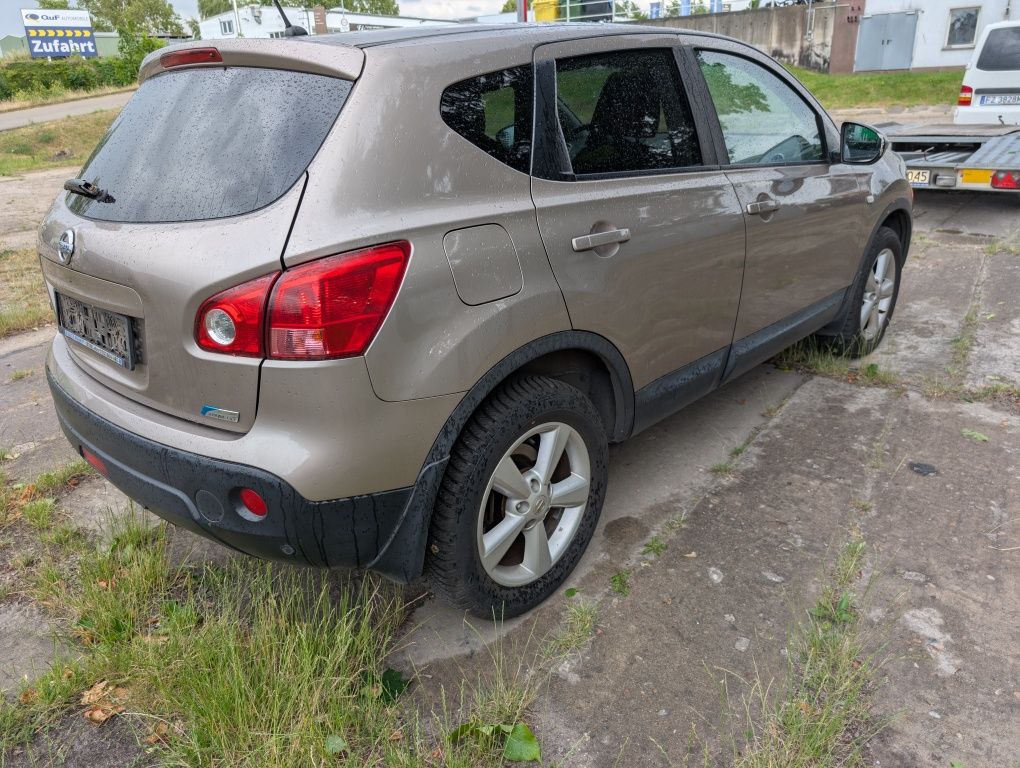 NISSAN Qashqai 2,0 benz. 4x4 Automat