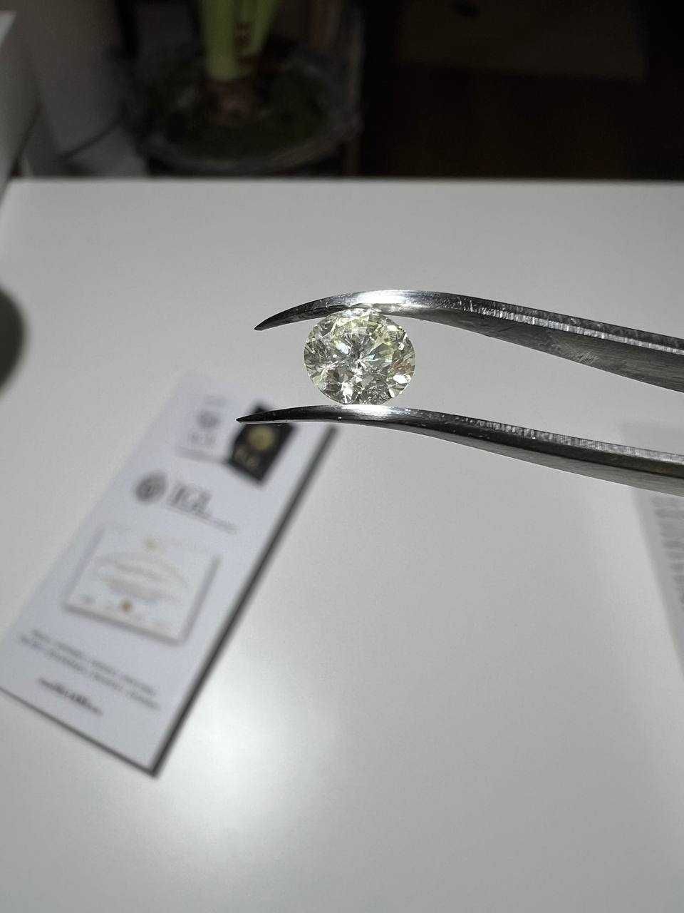 Diament brylant naturalny o wadze 1.01 ct, koloru J i czystości VS2