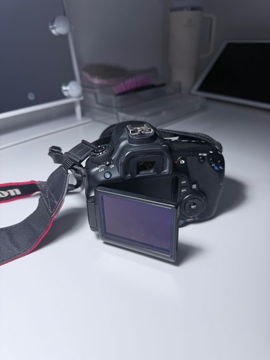 Canon EOS 60D + Lente 18-135mm IS STM, Bolsa e Bateria Extra