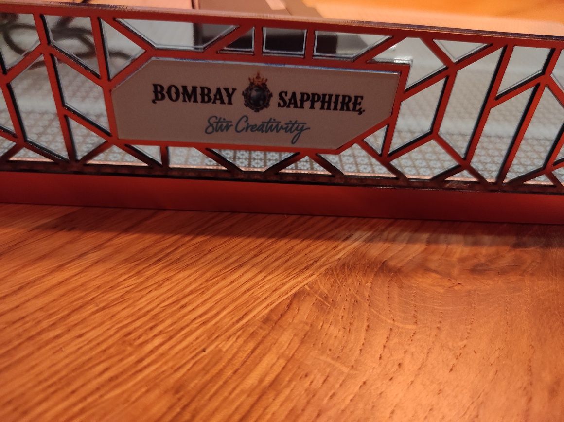 Podświetlana półka Bombay sapphire