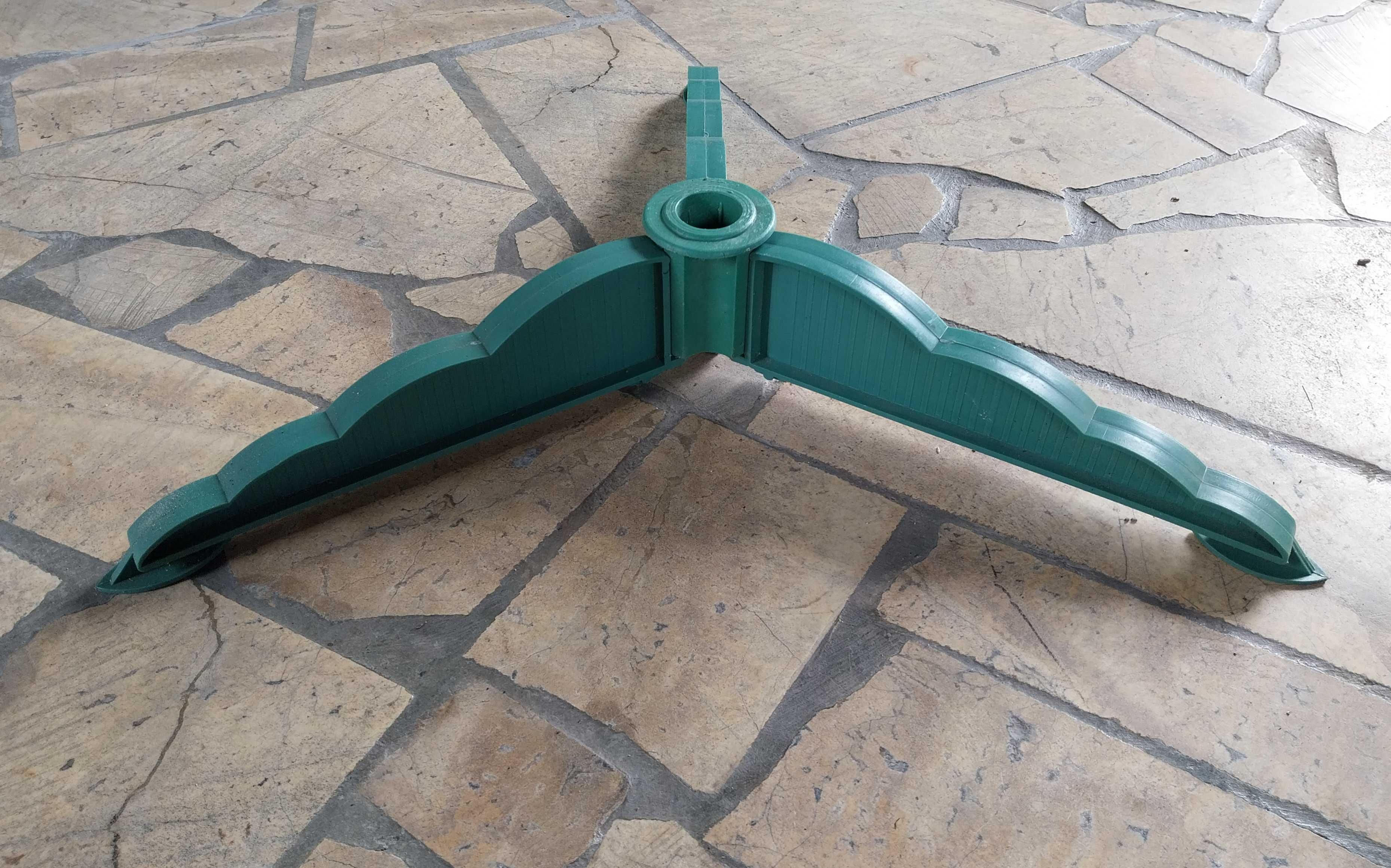 Stojak plastikowy pod choinkę sztuczną - 3 nogi.