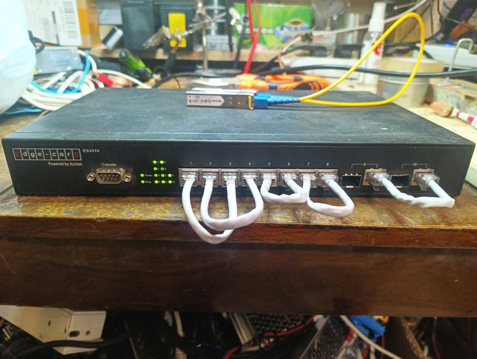 Edge-Core ES3510 — керований комутатор, 10 портів