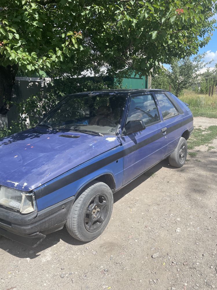 Продам Старенькую но Бодрую Рено