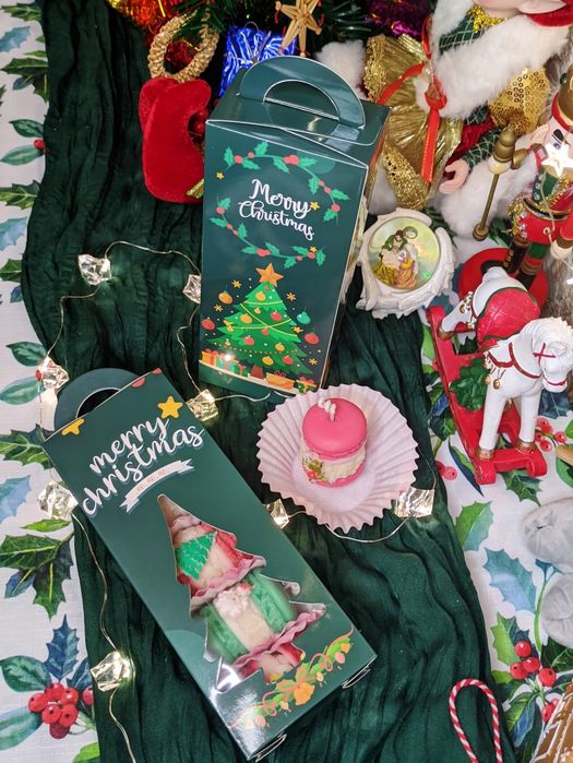 Новорічні декоративні свічки. Подарункові набори. Букети